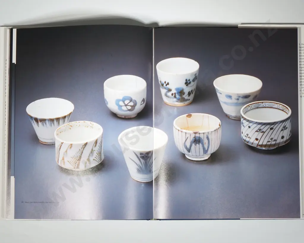 Mingei: Masterpieces of Japanese Folkcraft Hardcover - 1991 by Japan Folk Crafts Museum Image 1++