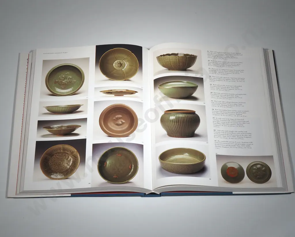 Chinese Ceramics: The New Standard Guide Li, He  Published by Thames & Hudson Ltd, 1996 Image 1++