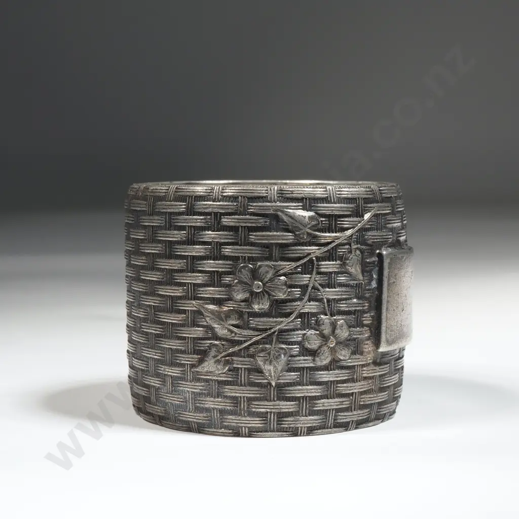 Silver Metal Napkin Ring w Weave Pattern & Blank Cartouche. Image 1++
