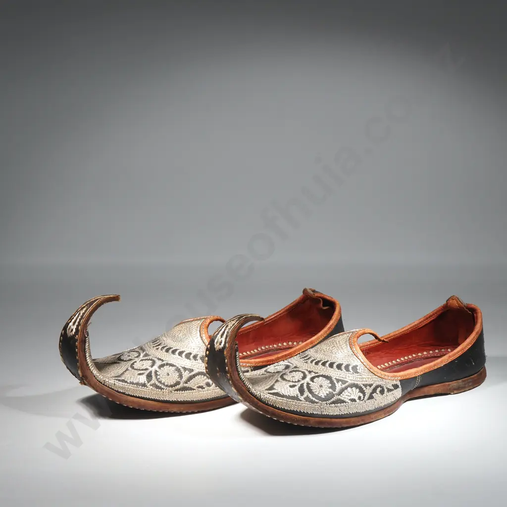 Vintatge Arabian Persian Genie  Leather Hand Embroidered Shoes with Curled Toes  Image 1++