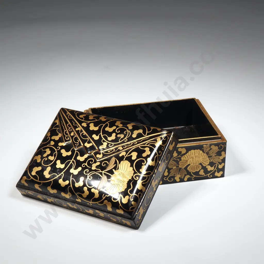 Japanese Lacquerware Box, Possibly Decorated With a Technique Called Maki-e   Image 1++