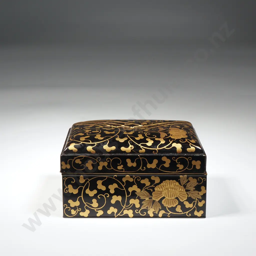 Japanese Lacquerware Box, Possibly Decorated With a Technique Called Maki-e   Image 1++