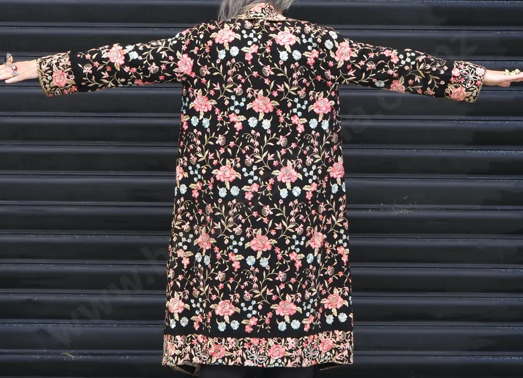 Vintage Embroidered Black House Coat w Floral Motif. S/M. Image 1++