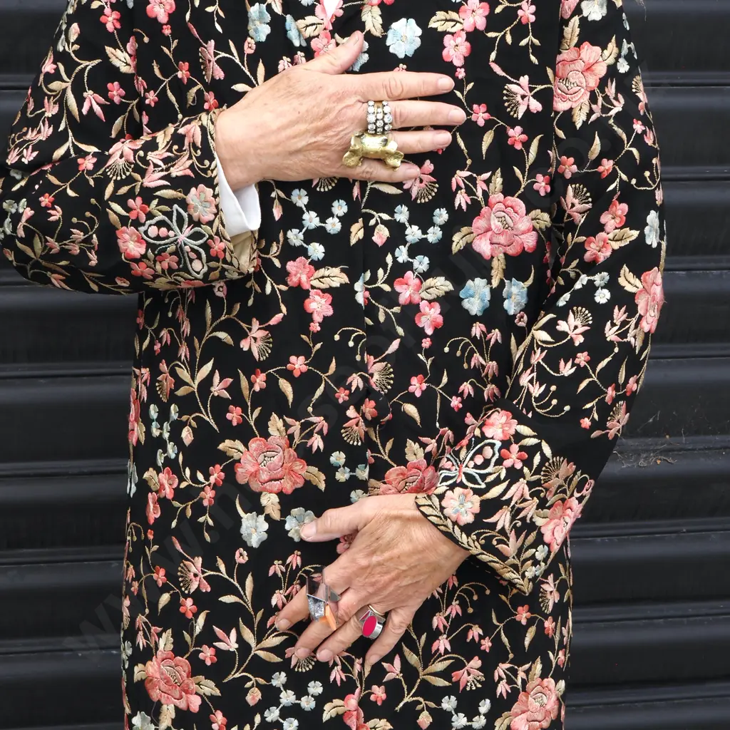 Vintage Embroidered Black House Coat w Floral Motif. S/M. Image 1++