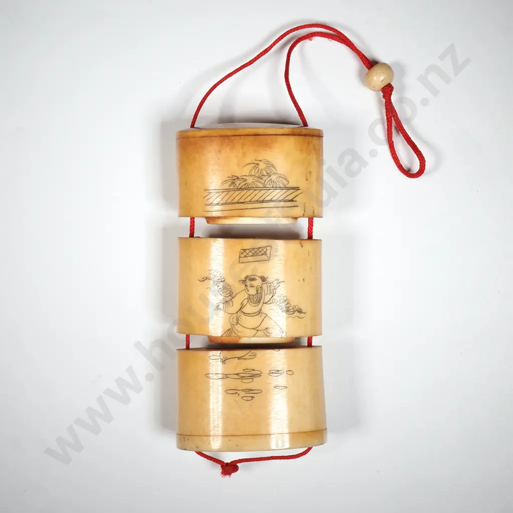 Bone Inro  Decorated with Fleeing Figures Image 1++