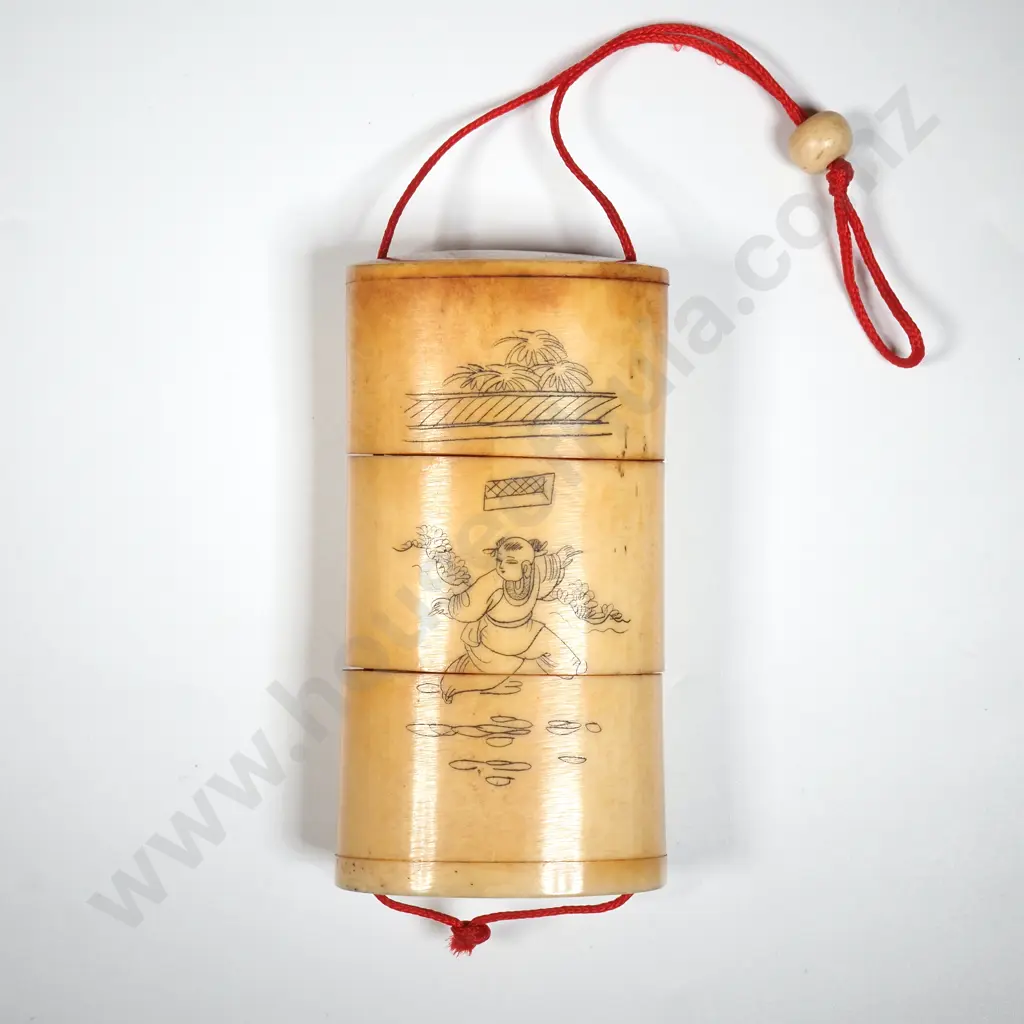 Bone Inro  Decorated with Fleeing Figures Image 1++