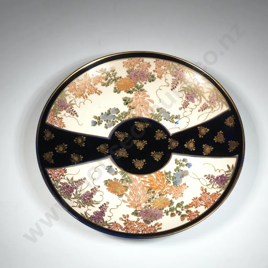 Japanese Satsuma Hand Painted Plate w Geometric Design To Centre. The Sides w Fan Shaped Decoration & Stylized Flowers Image 1++