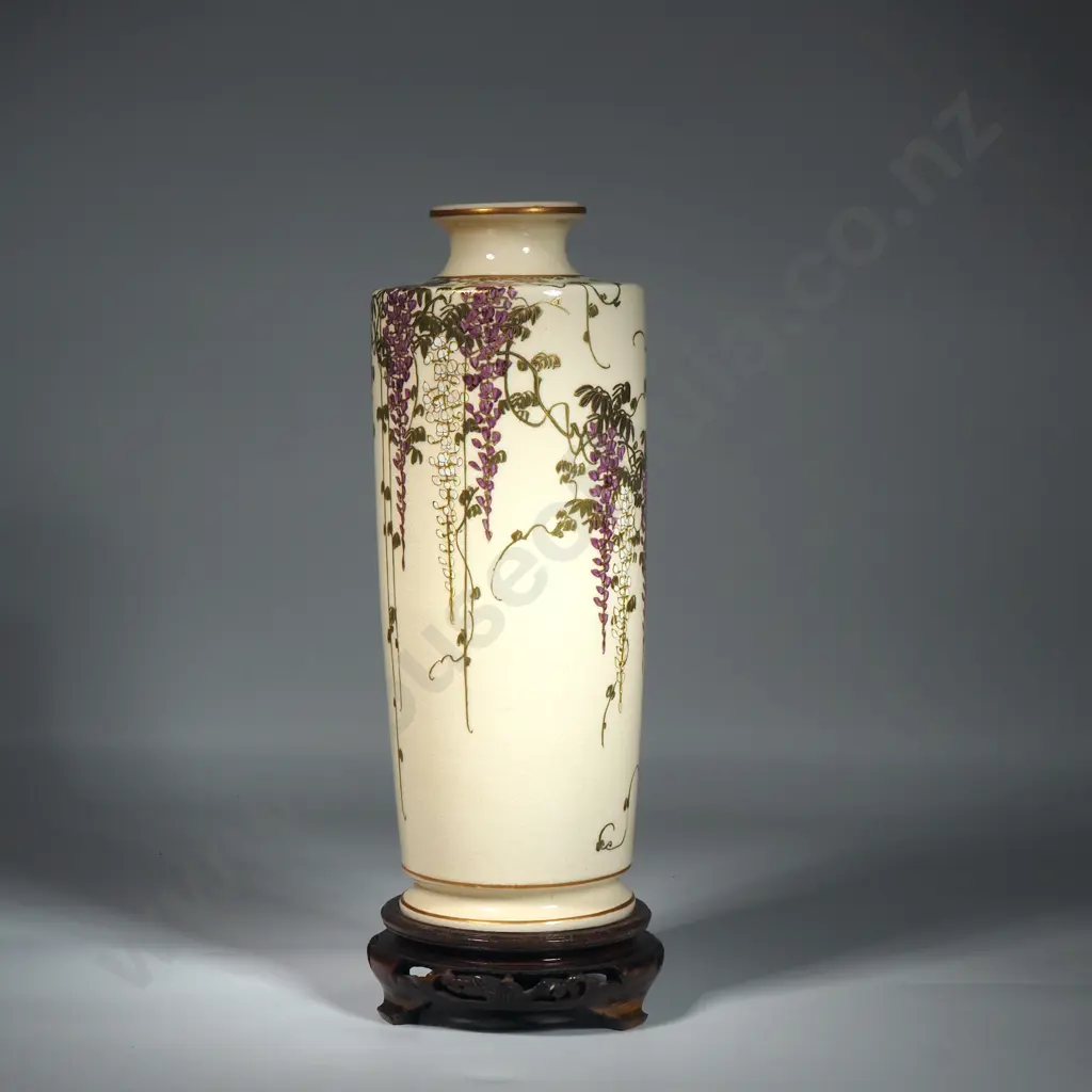 A Satsuma Wisteria Vase. Image 1++