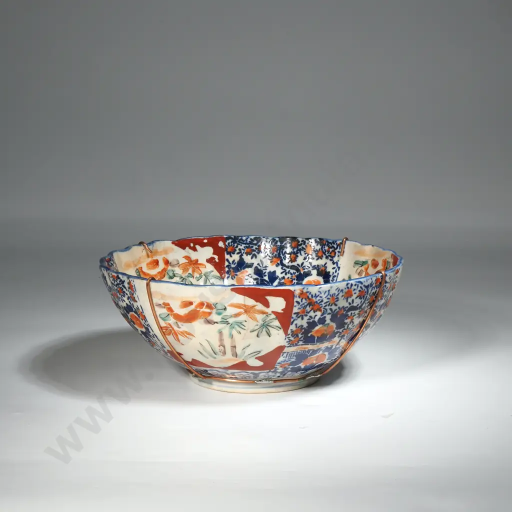 Antique Imari Bowl With Scalloped Edge & Floral Decoration Image 1++
