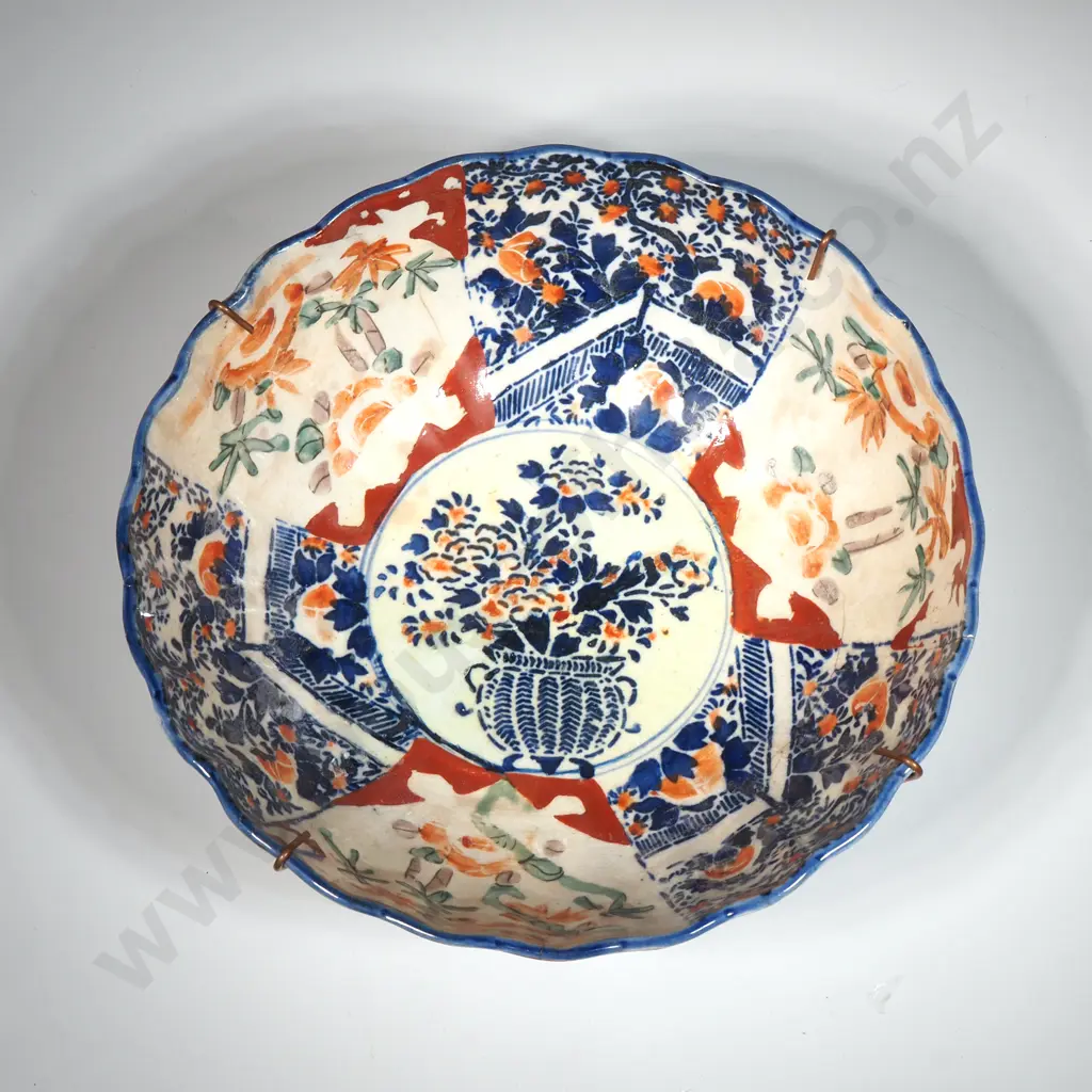 Antique Imari Bowl With Scalloped Edge & Floral Decoration Image 1++