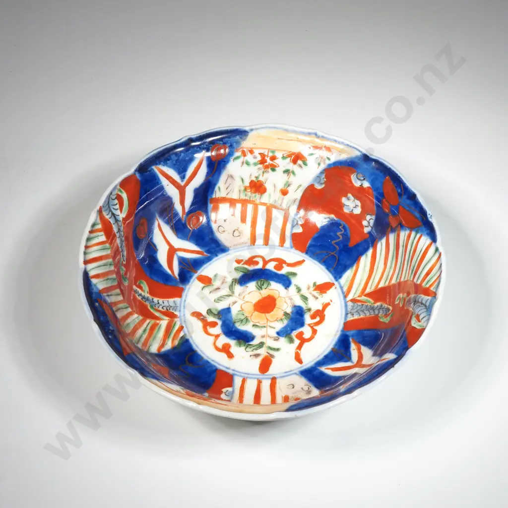 Imari Porcelain Bowl With Shaped Edge & Strong Imari Colouring. Image 1++