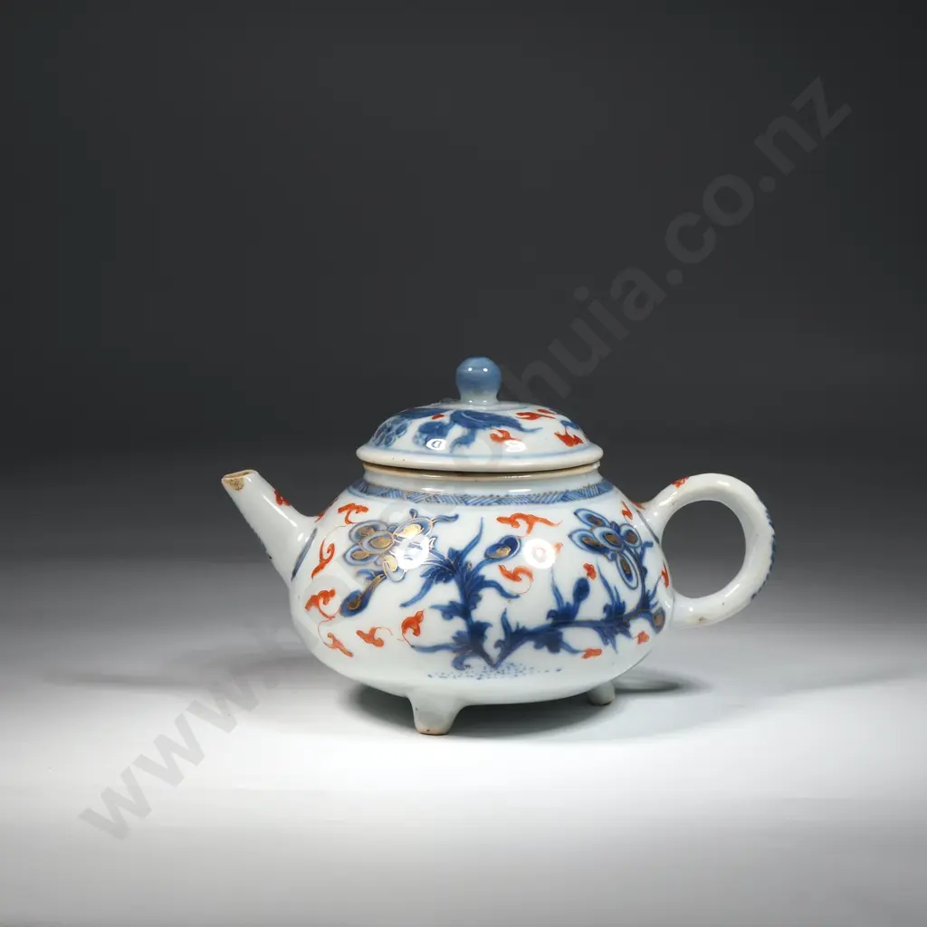 Antique Small Imari  Teapot. Possibly Chinese. Decorated with Underglaze Blue & Iron Red & Gilding In Imari Style. Image 1++
