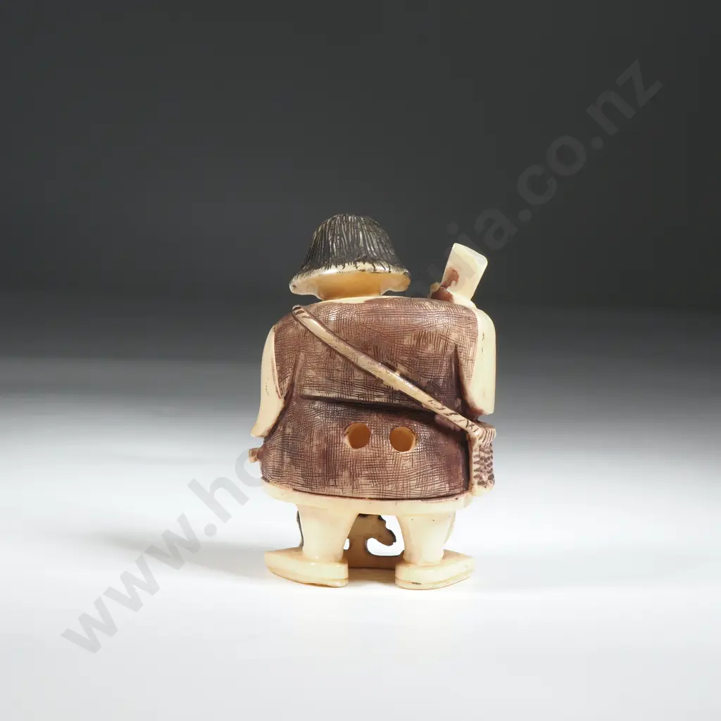Ivory Netsuke Of a Man With Fan & Dog  Image 1++