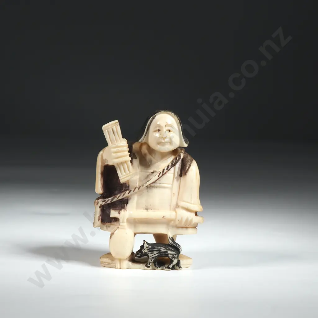 Ivory Netsuke Of a Man With Fan & Dog  Image 1++