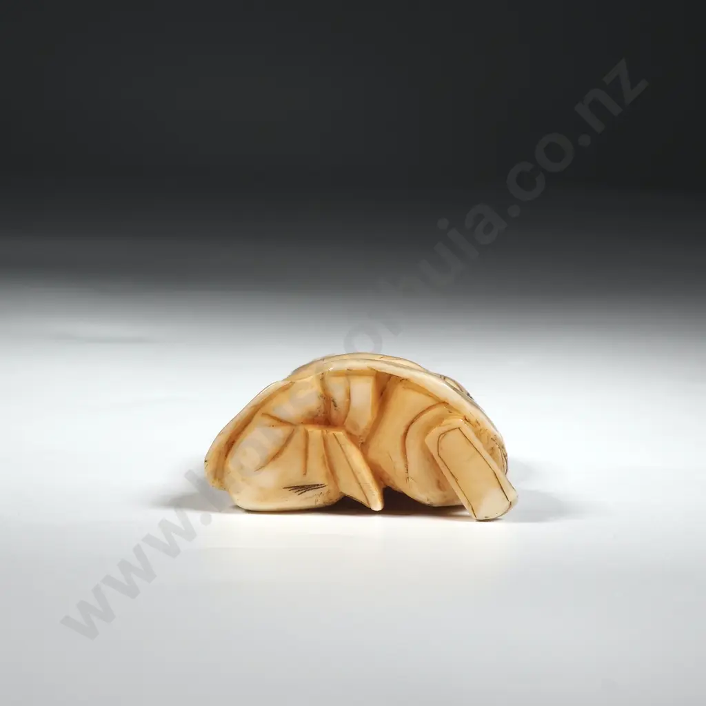 Ivory Netsuke Of a Seated Man With Open Mouth Image 1++