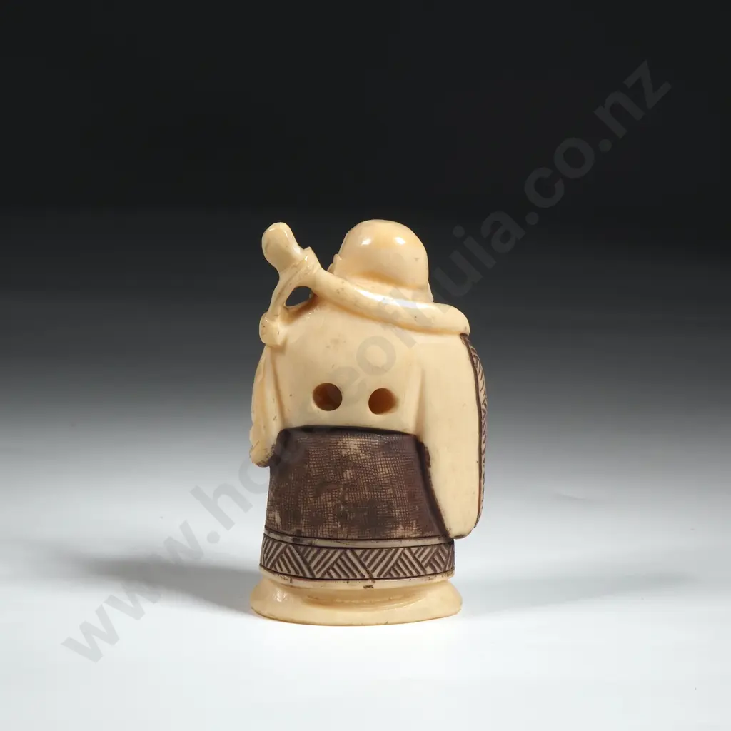 Ivory Figural Netsuke  Image 1++