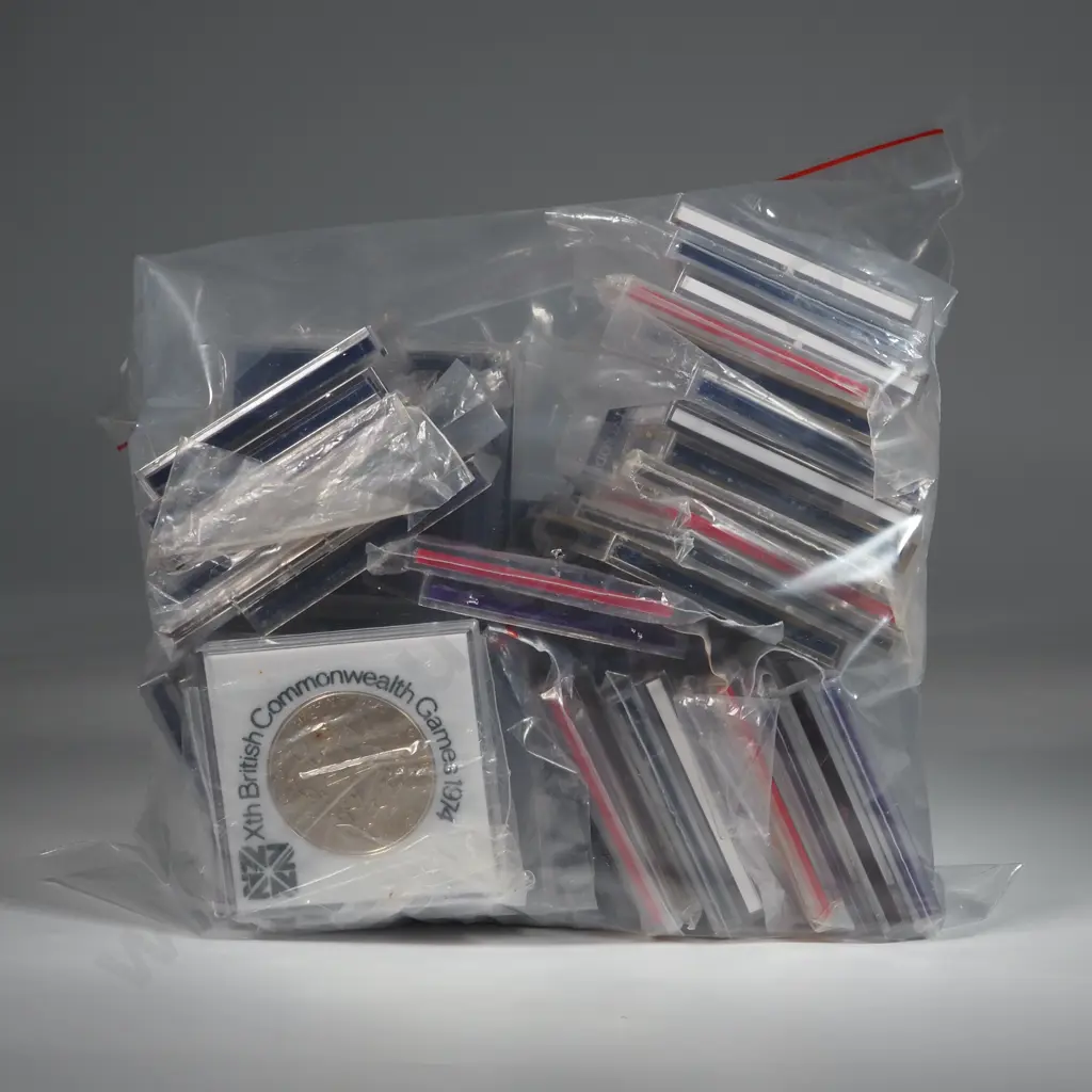 Assorted Lot of 50 New Zealand UNC One Dollar Coins  Image 1++