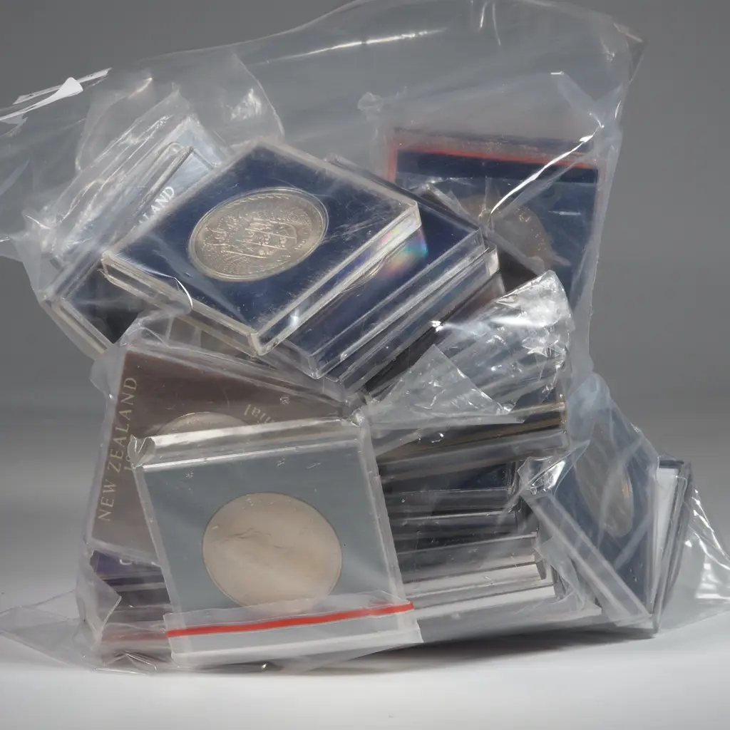 Assorted Lot of 50 New Zealand UNC One Dollar Coins  Image 1++