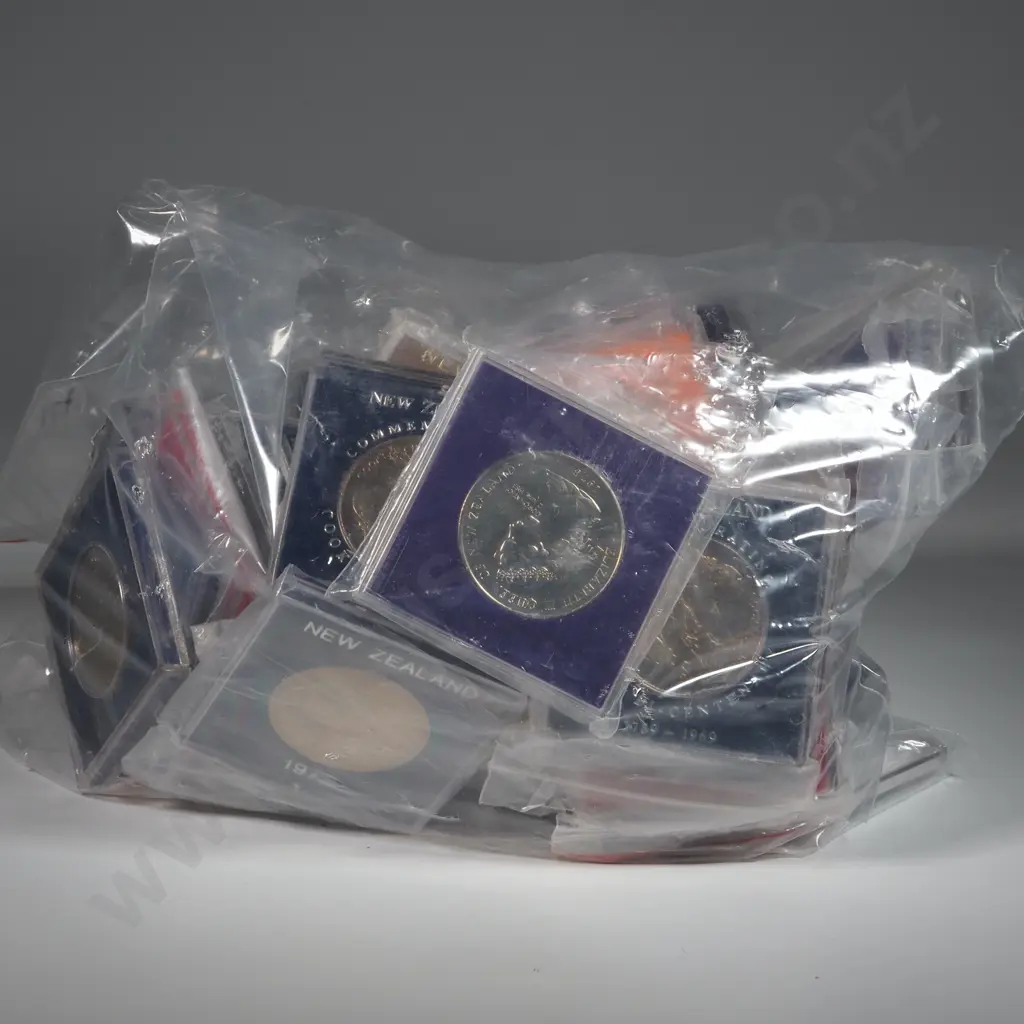 Assorted Lot of 50 New Zealand UNC One Dollar Coins  Image 1++