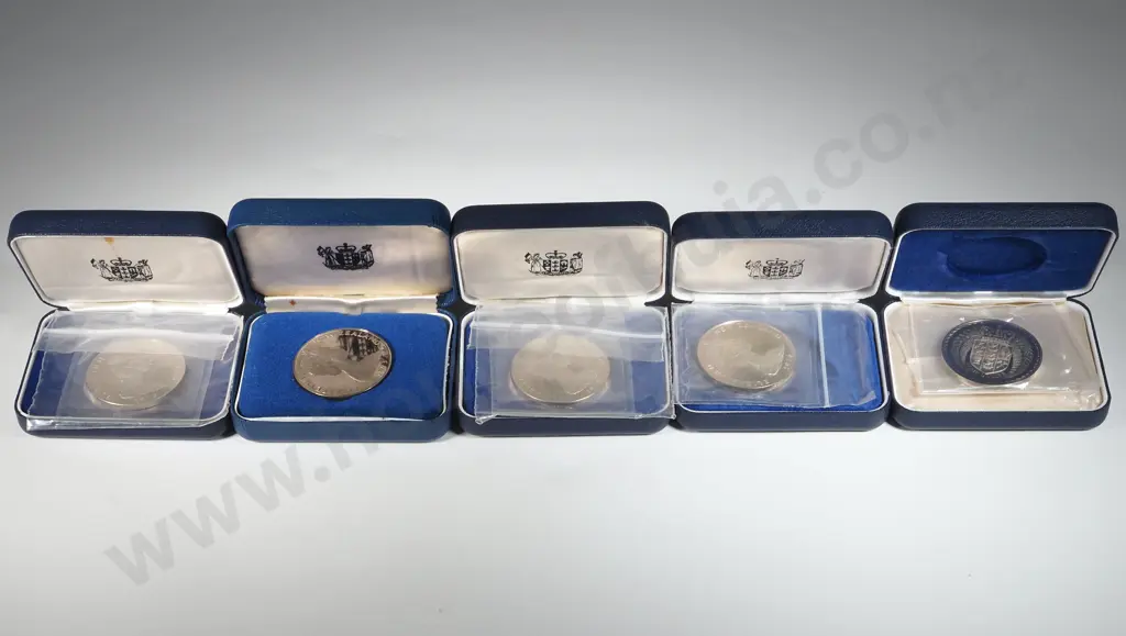 Five New Zealand Cased Proof One Dollar Coins  Image 1++