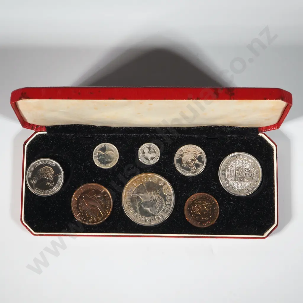1953 New Zealand Coronation Coin Set in Plush Case  Image 1++