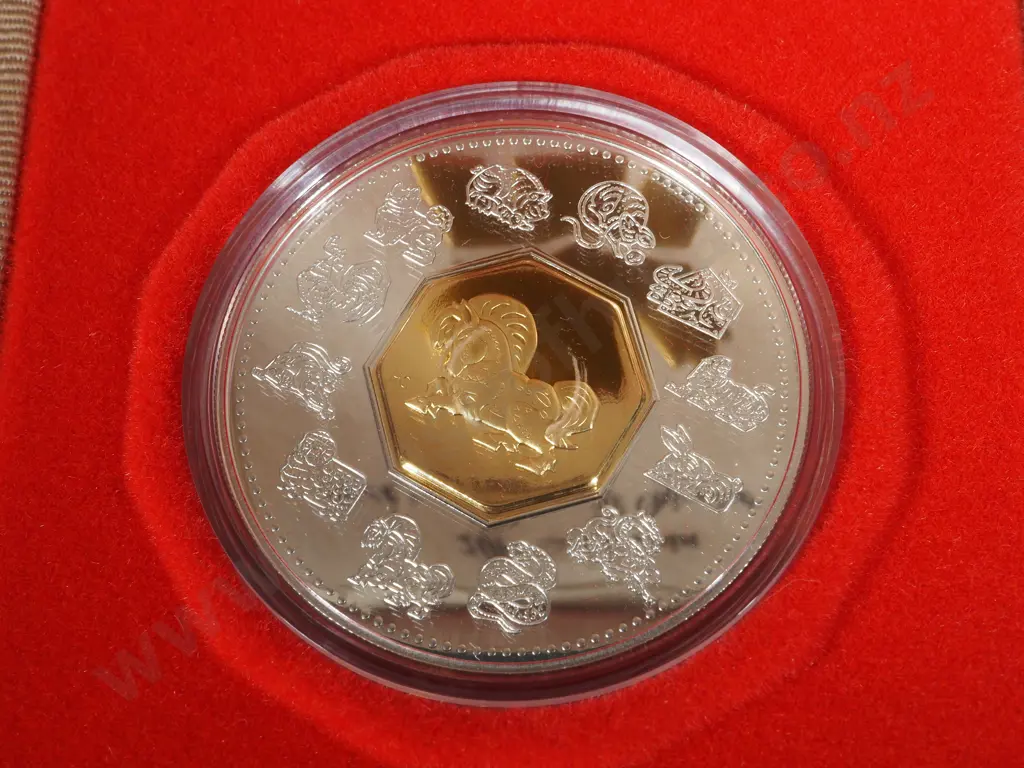 2002 Luna Silver Coin from Canada - 1 Troy Ounce ASW  Image 1++