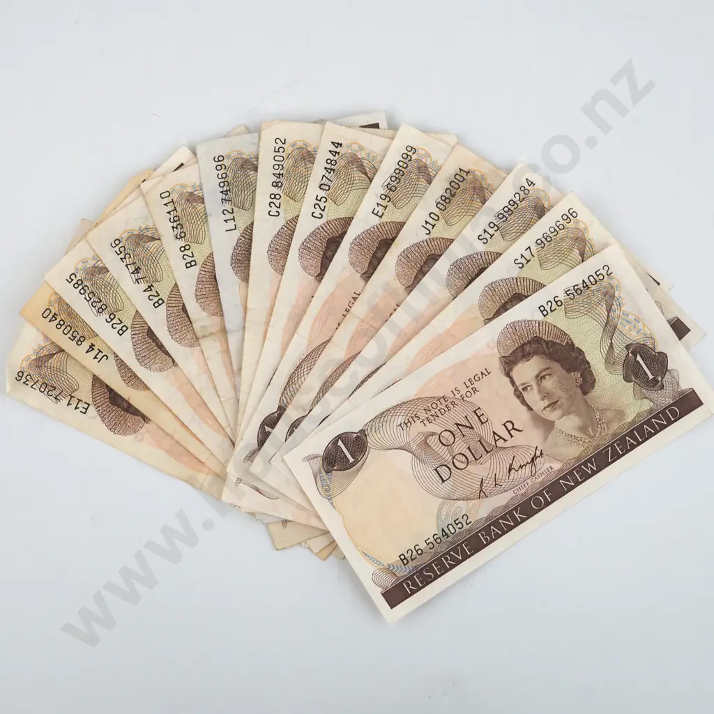 13 New Zealand Knight One Dollar Banknotes - Various Grades  Image 1++