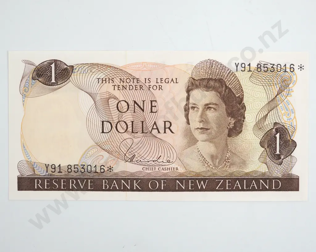 New Zealand One Dollar Hardie Star Banknote  Image 1++