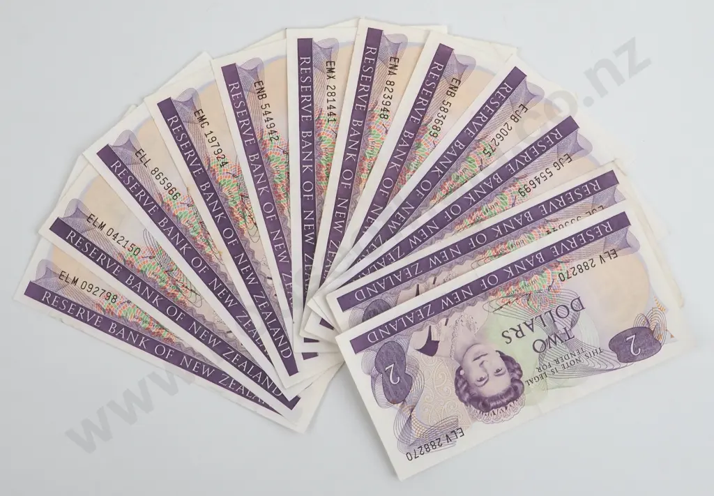 12 New Zealand Two Dollar Russell Banknotes - Better Grades Image 1++