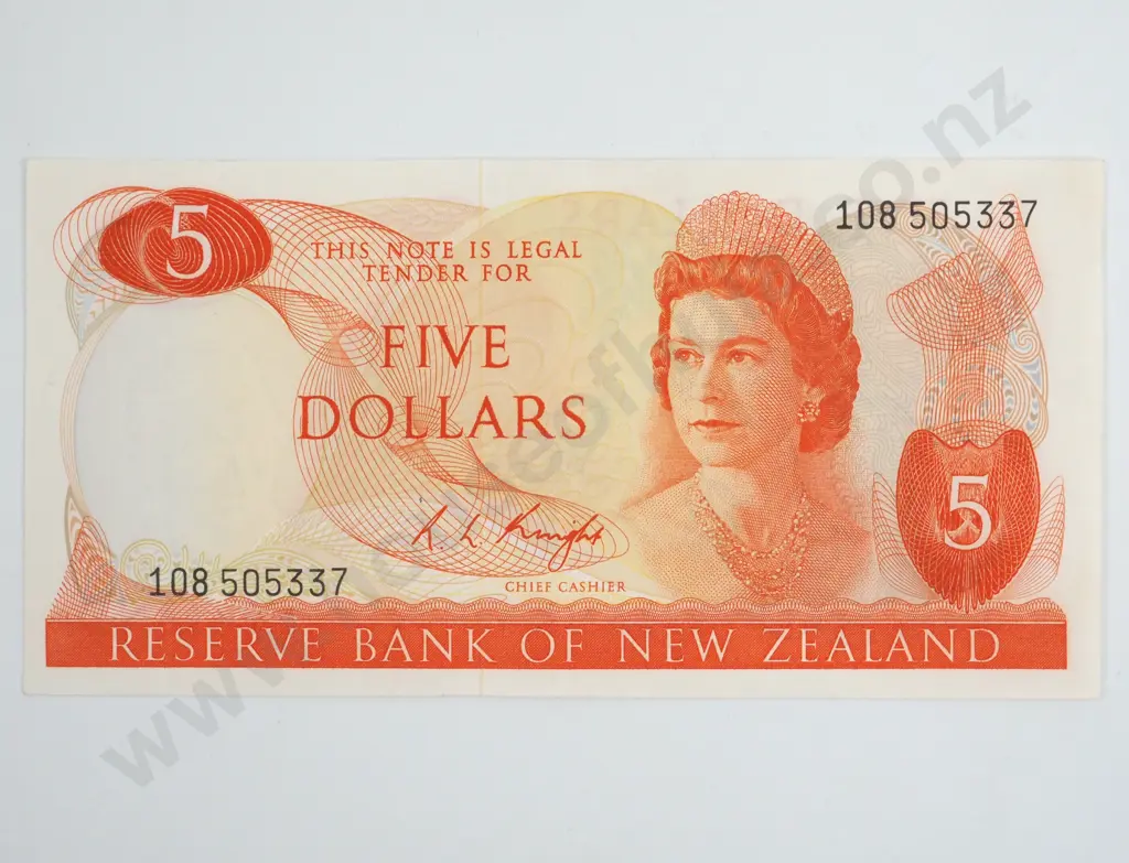 New Zealand Five Dollar Knight Banknote AUNC  Image 1++