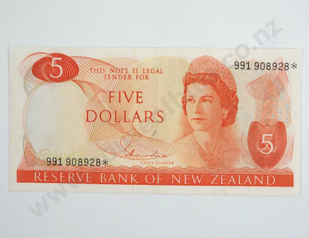 New Zealand Five Dollar Hardie Star Banknote AUNC  Image 1++