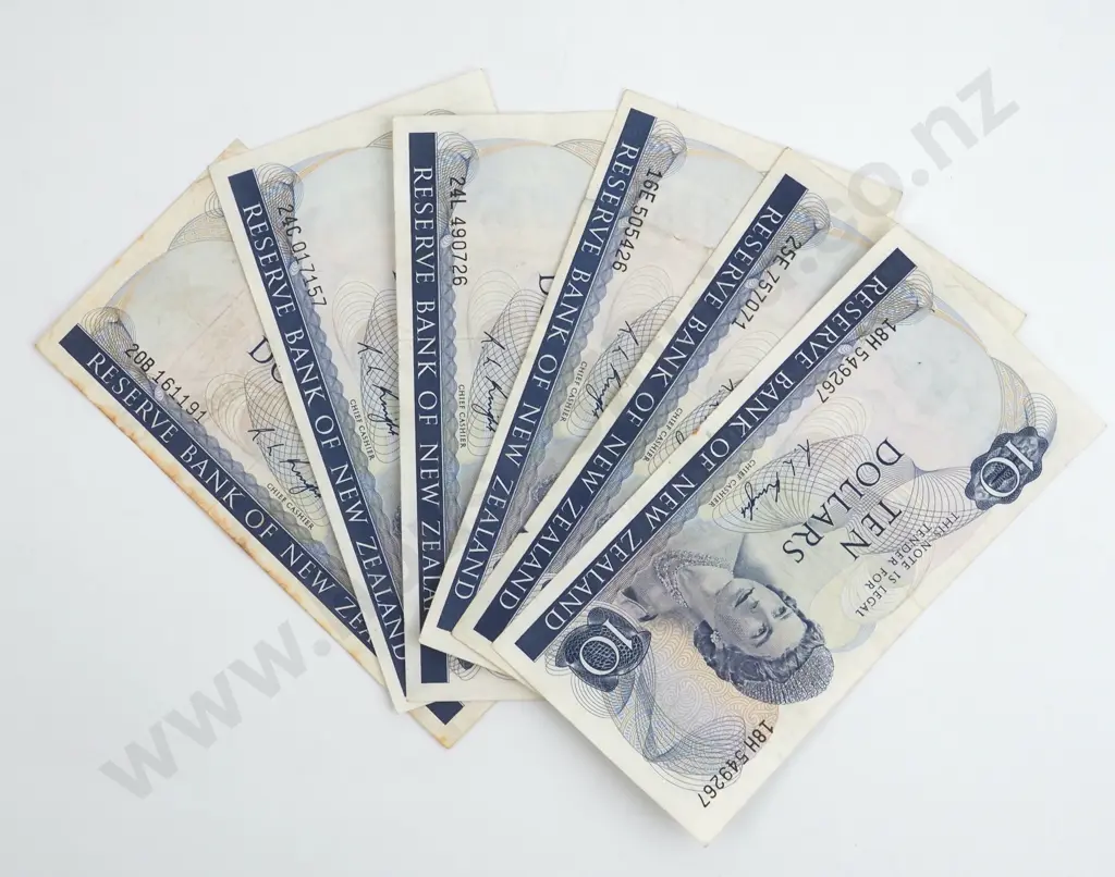 Six 10 Dollar New Zealand Knight Banknotes - Better Grades  Image 1++