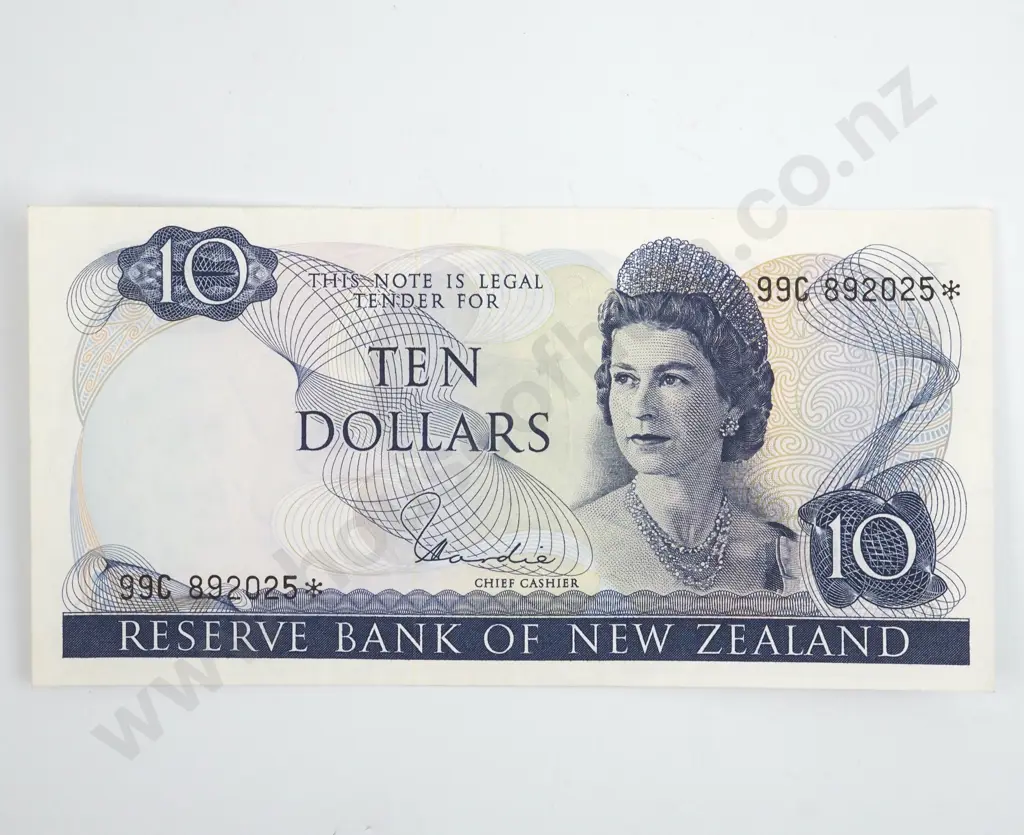 New Zealand Ten Dollar Star Banknote 99C Prefix AUNC Image 1++