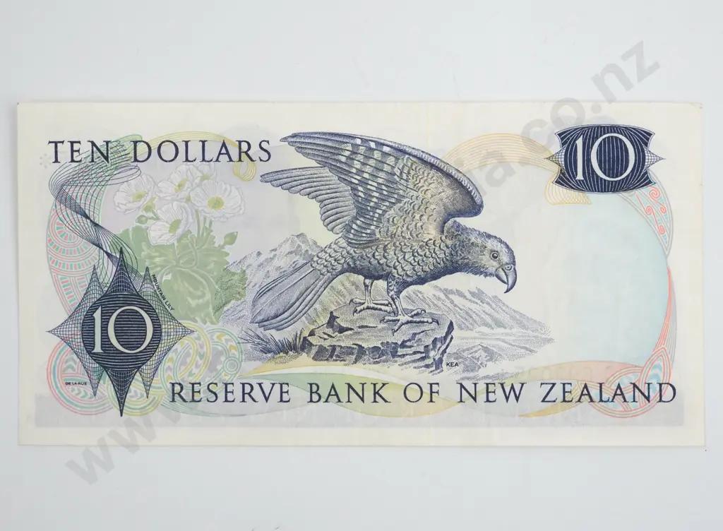 New Zealand Ten Dollar Star Banknote 99C Prefix AUNC Image 1++