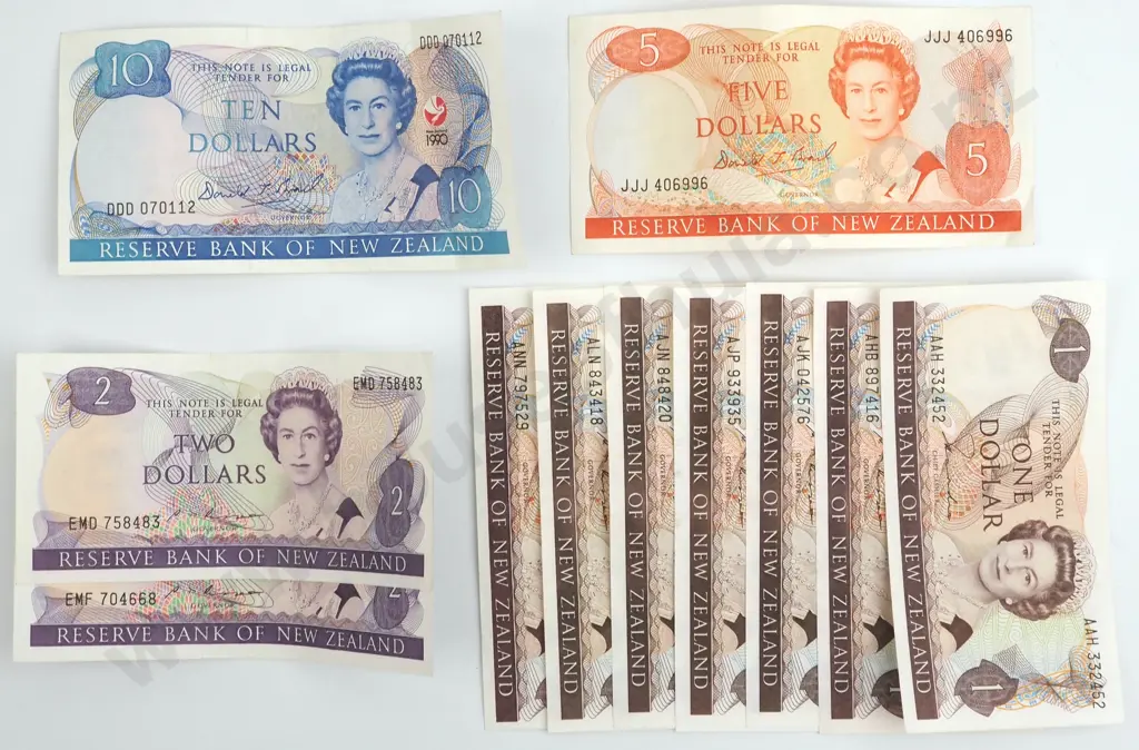 Assorted New Zealand Banknotes - Various Signatures  Image 1++
