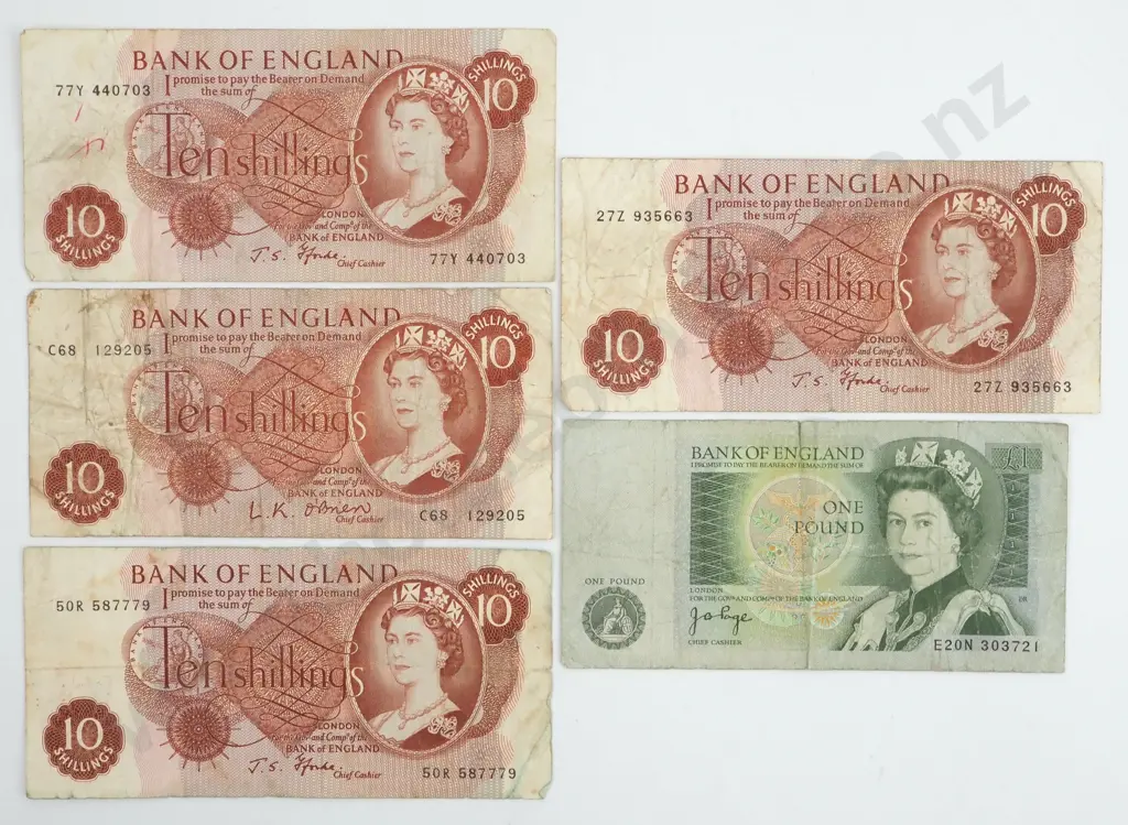 Four Bank of England 10 Shilling Banknotes & One One Pound  Image 1++