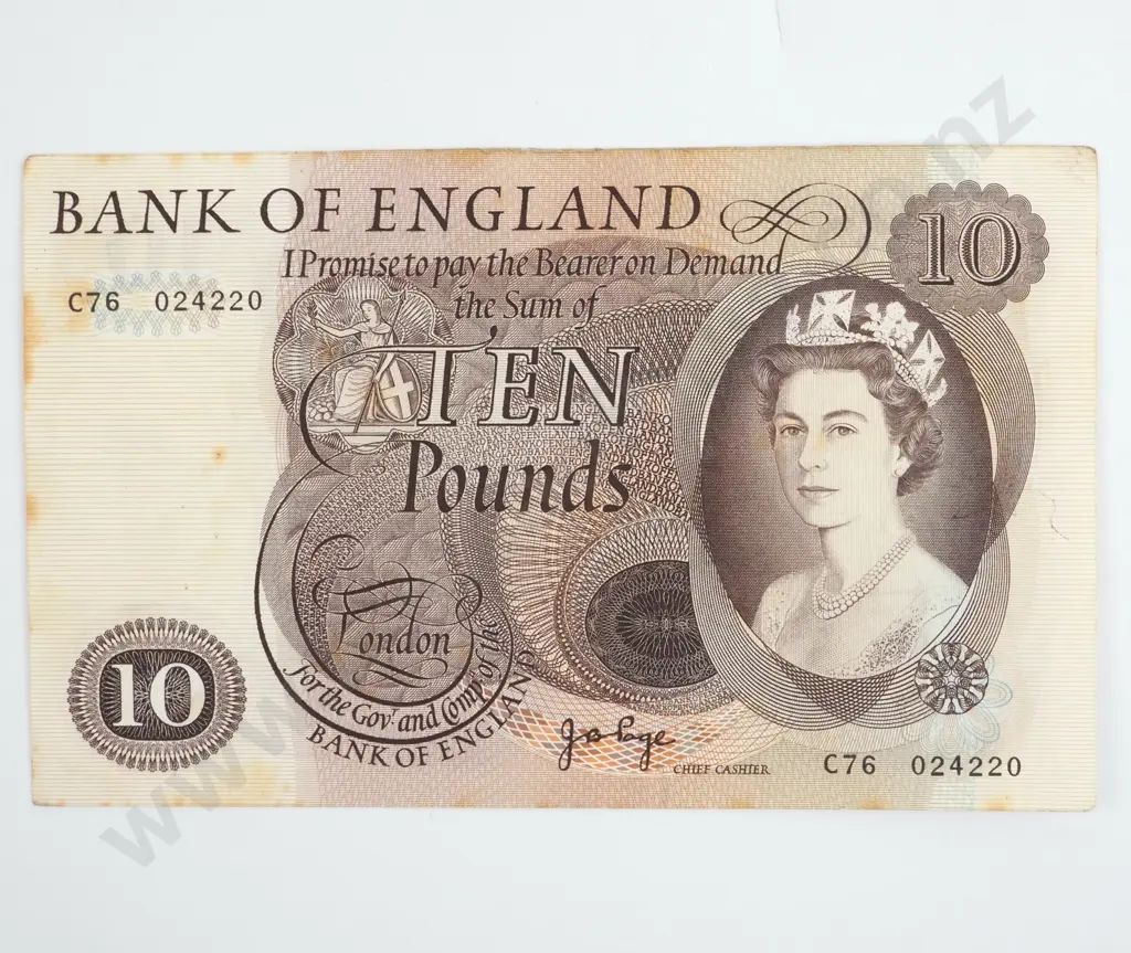United Kingdom Ten Pound Banknote  Image 1++
