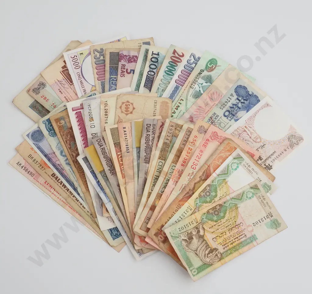45 World Banknotes  Image 1++