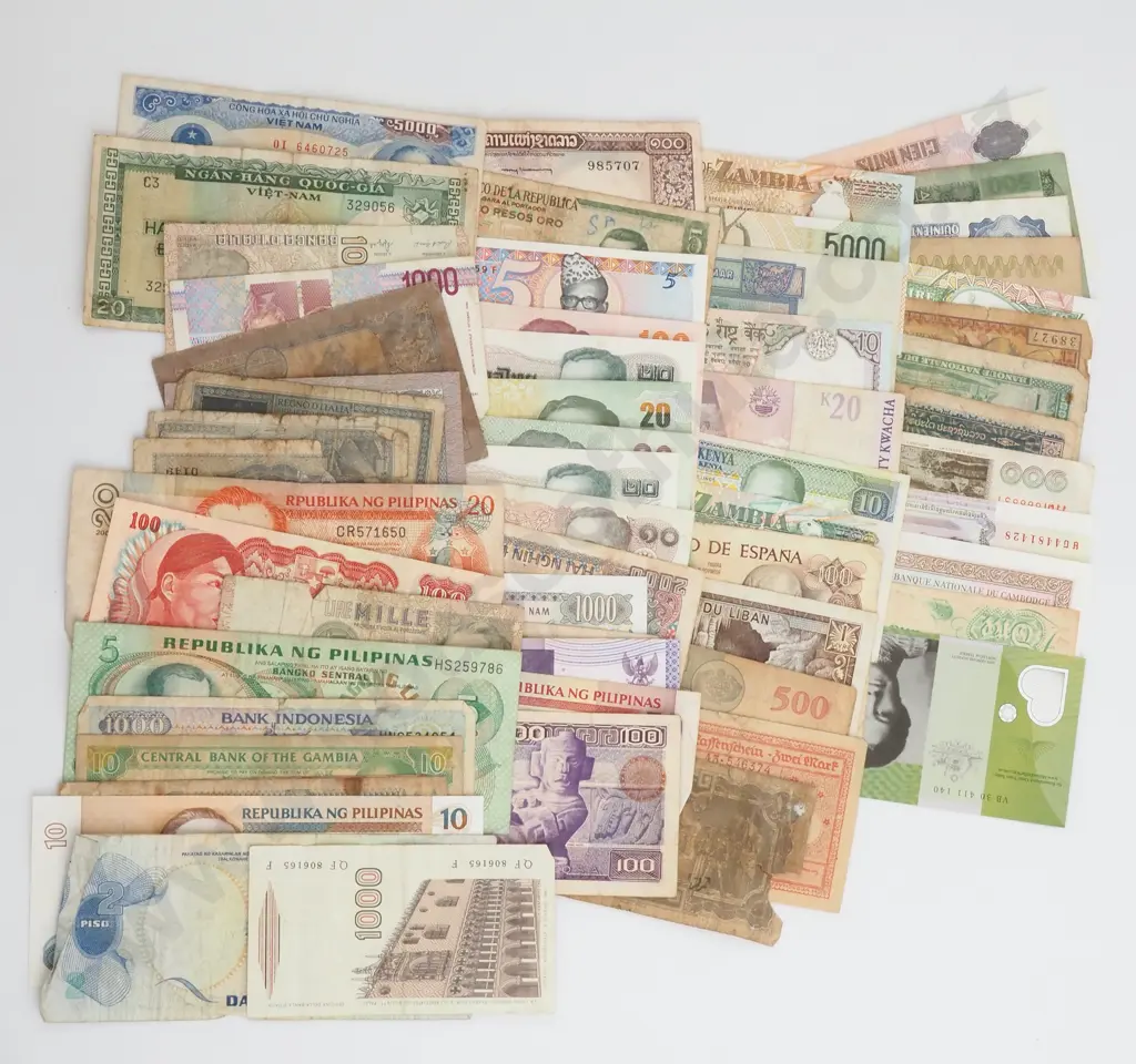 Approximately 30 Vintage World Banknotes  Image 1++