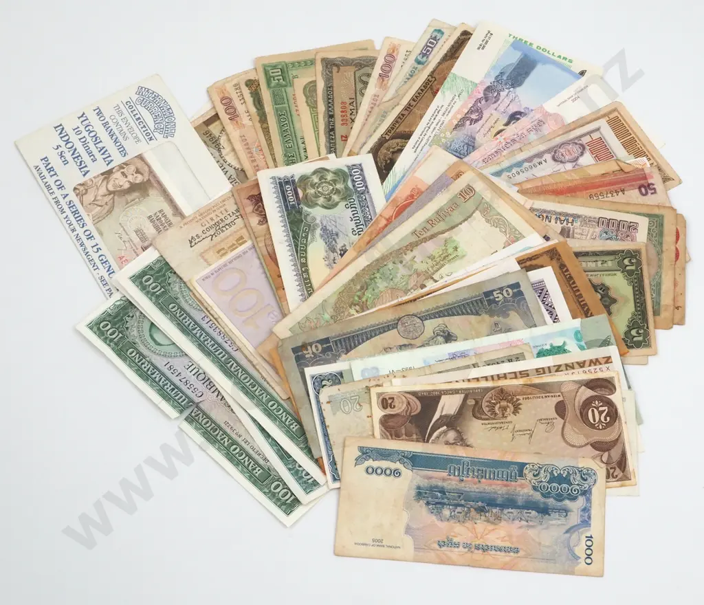 Approximately 30 Vintage World Banknotes  Image 1++