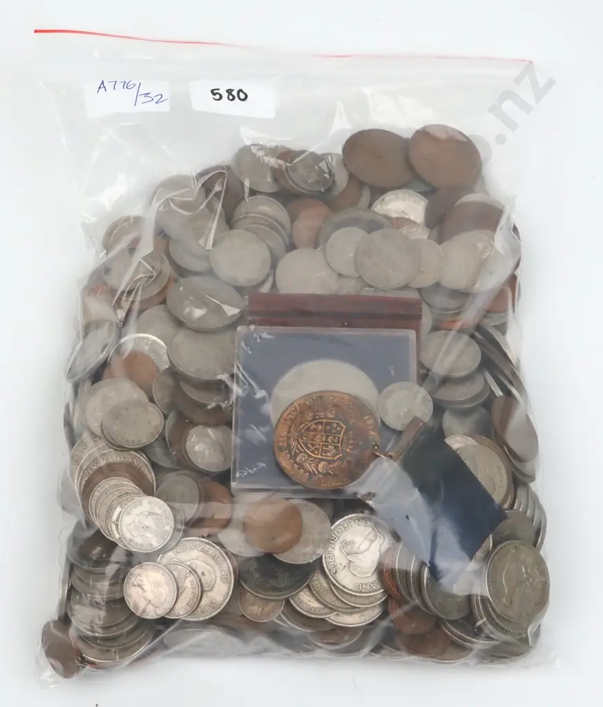 4KG of New Zealand Decimal & Pre Decimal Coinage  Image 1++