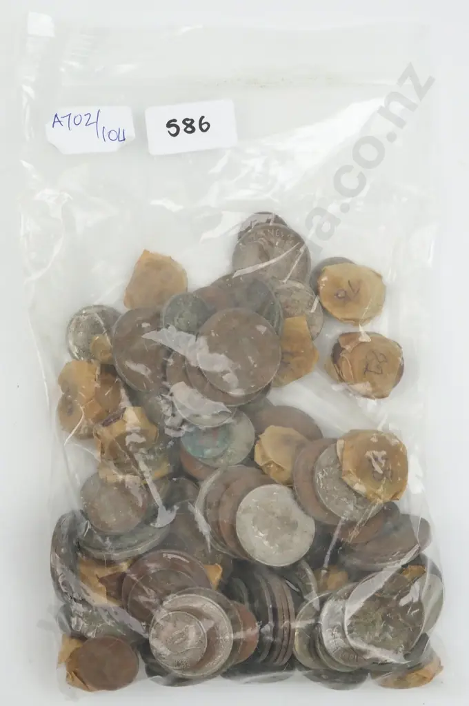 1.37 KG of Assorted World Coinage Image 1++