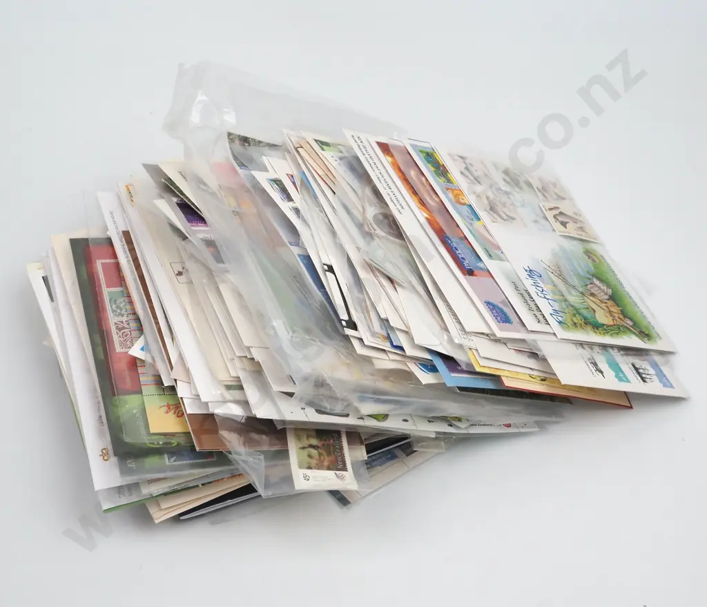 Large Assorted Lot of Franked & Unfranked New Zealand Commemorative Stamps  Image 1++
