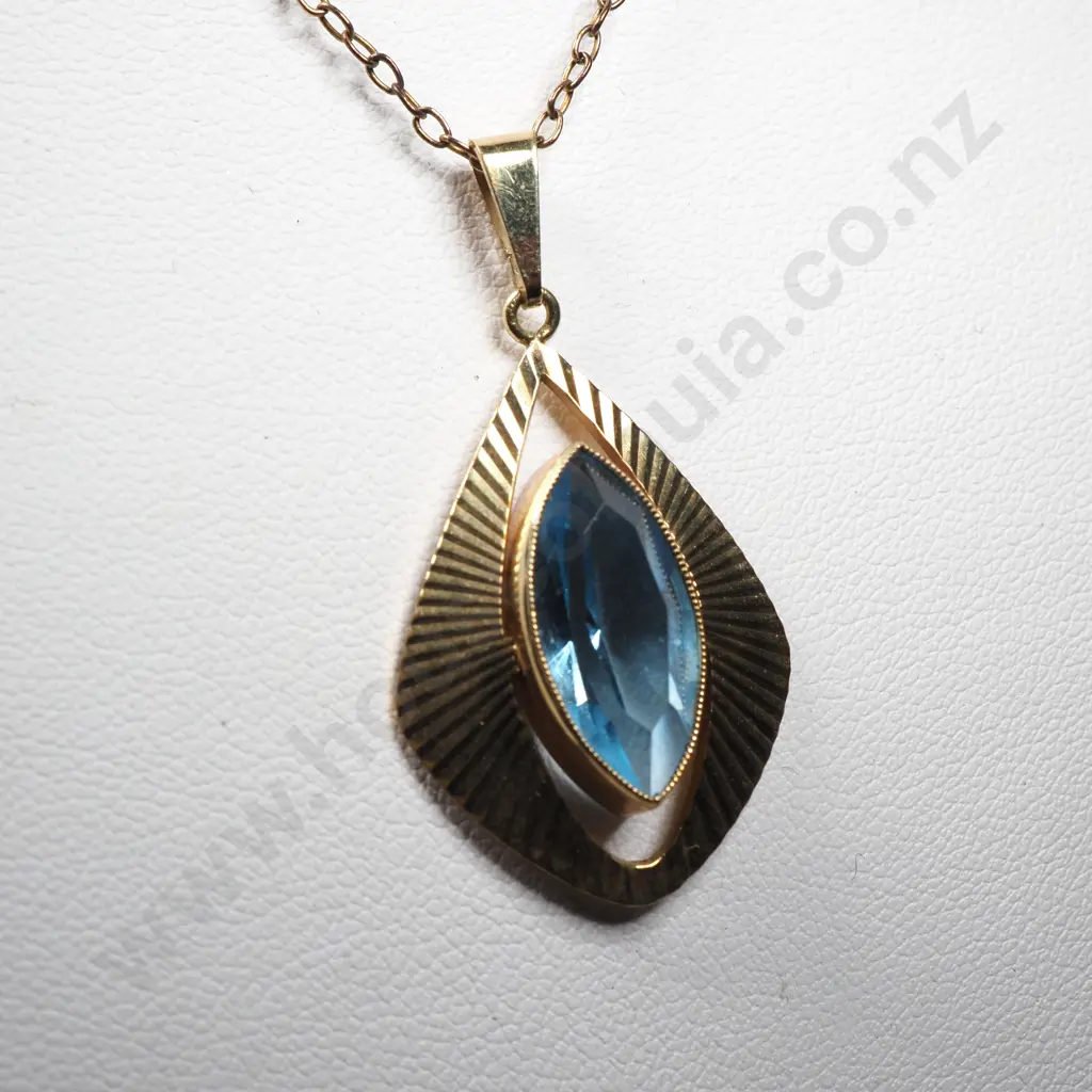 Blue Gem Gold Tone Style Pendant & Gold Tone Chain Image 1++