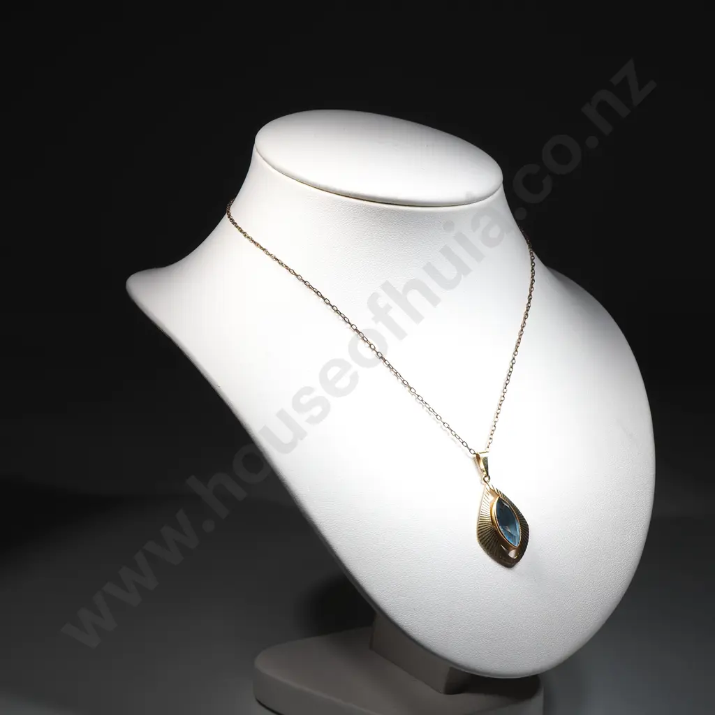 Blue Gem Gold Tone Style Pendant & Gold Tone Chain Image 1++