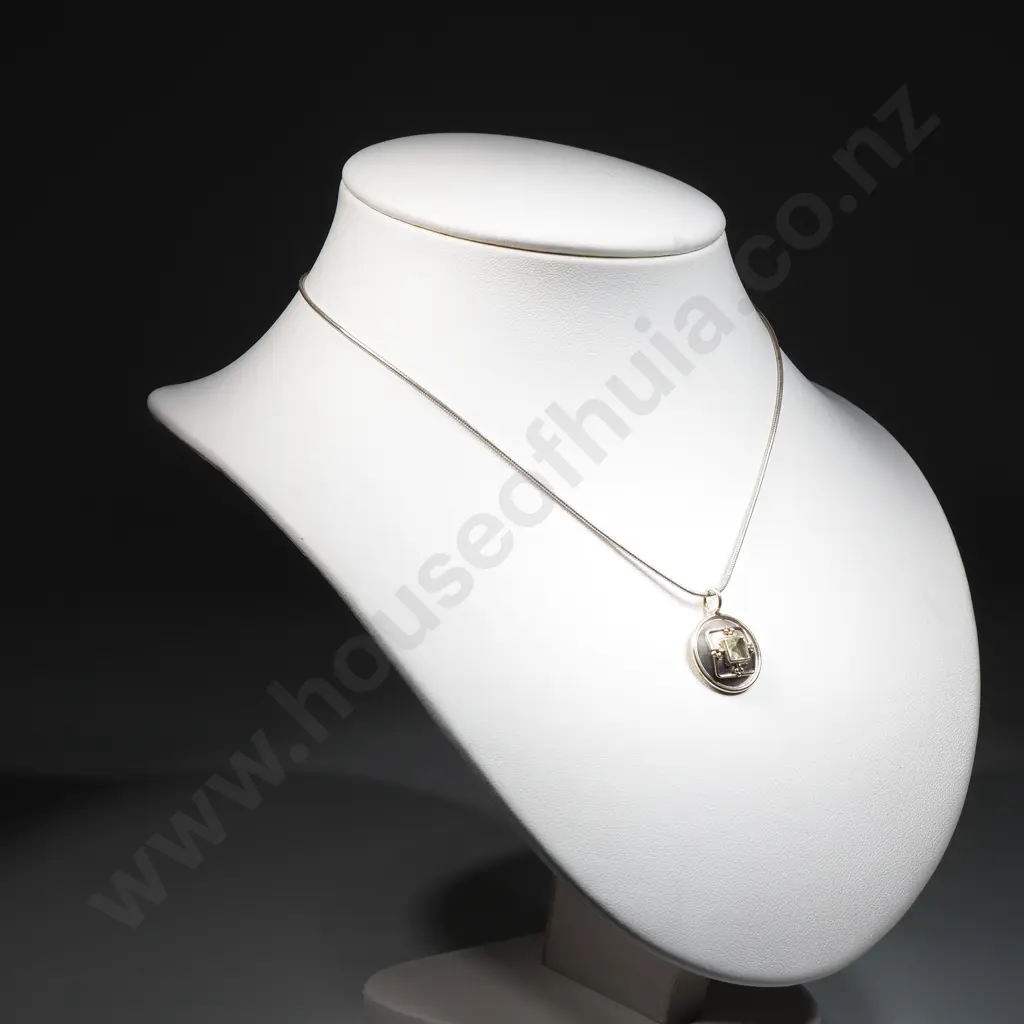 Sterling Silver Chain w Circular Sterling Silver Pendent w Yellow Toned Costume Gem Image 1++