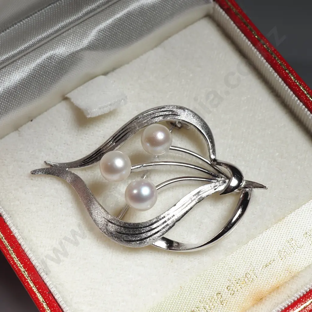 Boxed Toyomoto Sterling Silver & Cultured Pearl Brooch Image 1++