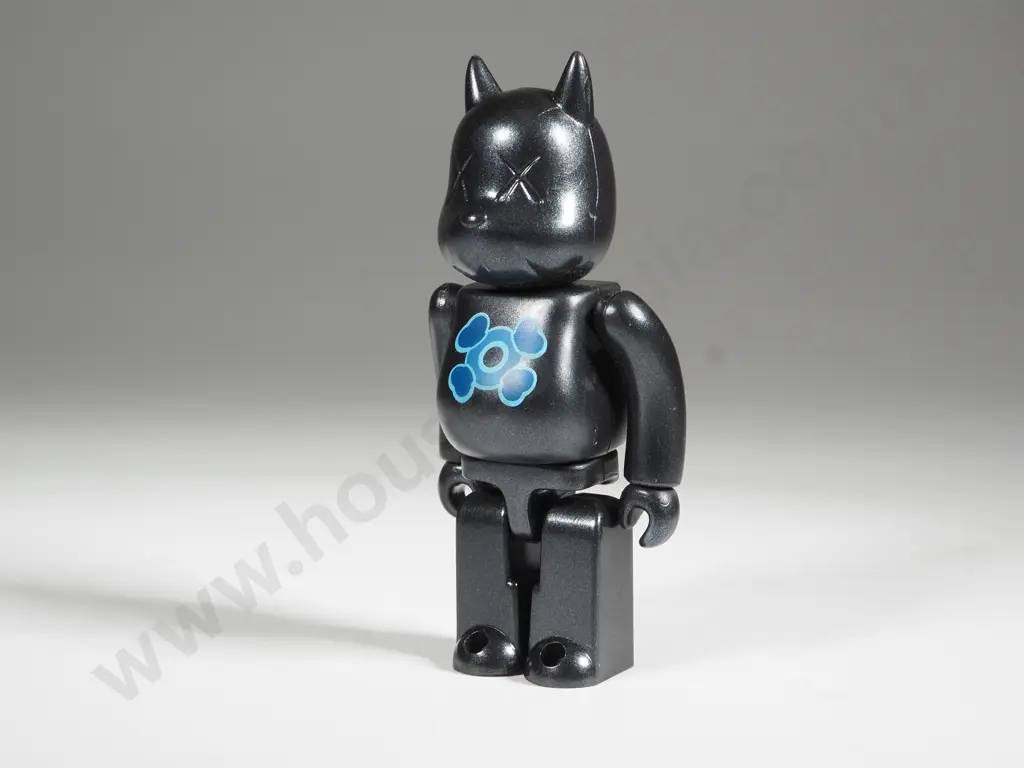 KAWS.002 Art Figurine Image 1++