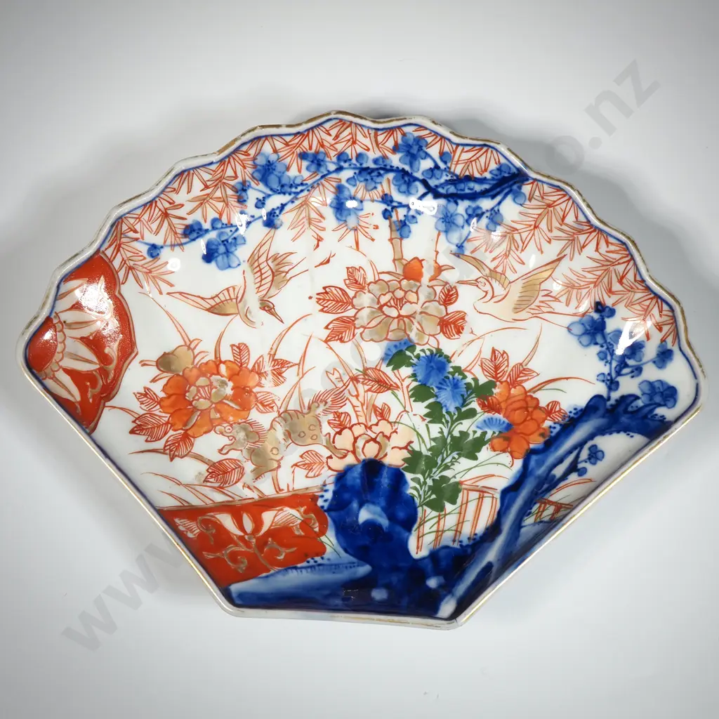Imari Porcelain Fan Shaped Dish With Distinctive Scalloped Edge & With Gold Blue & Red Colourings. Image 1++