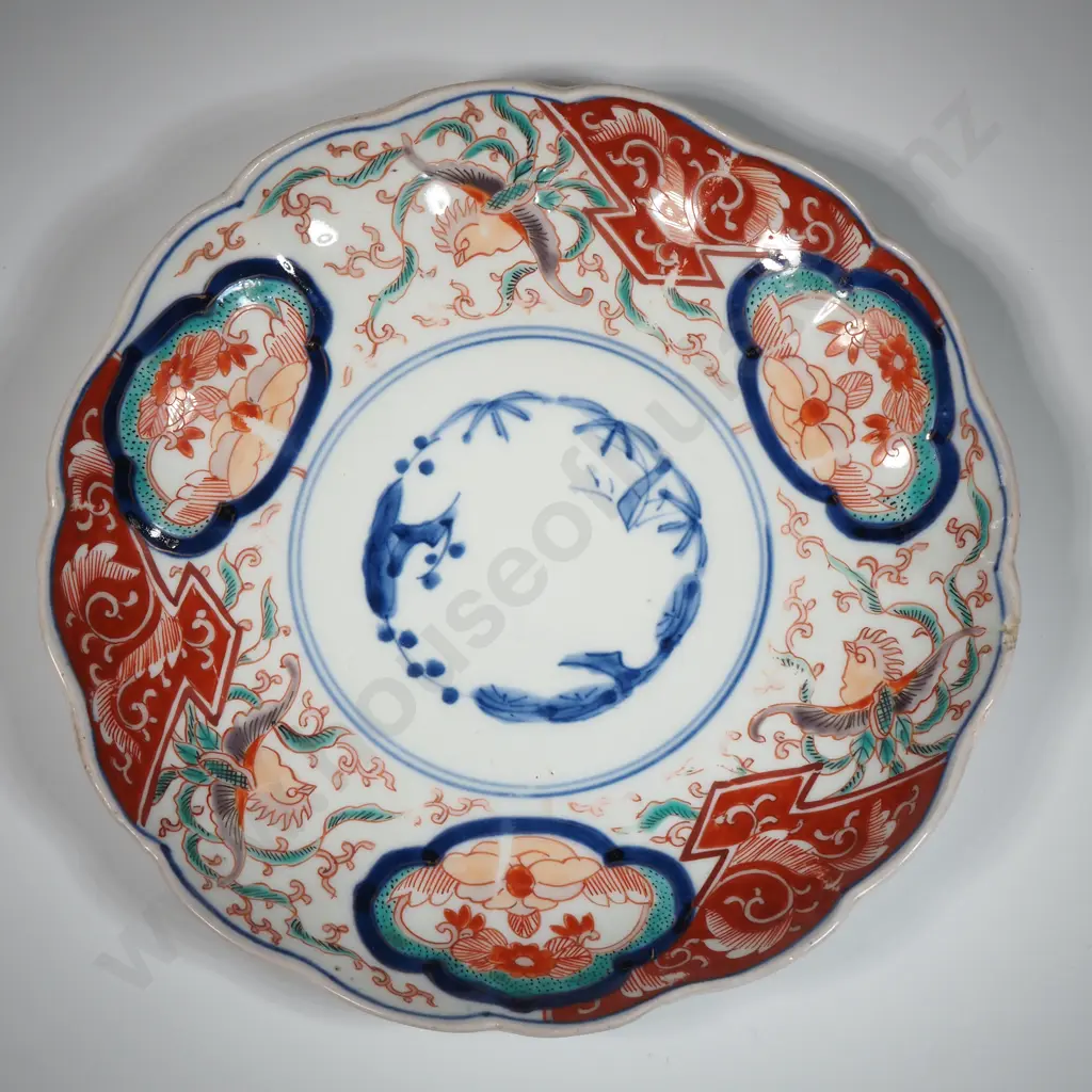 19th Century Imari Plate With Central Blue Decoration Image 1++